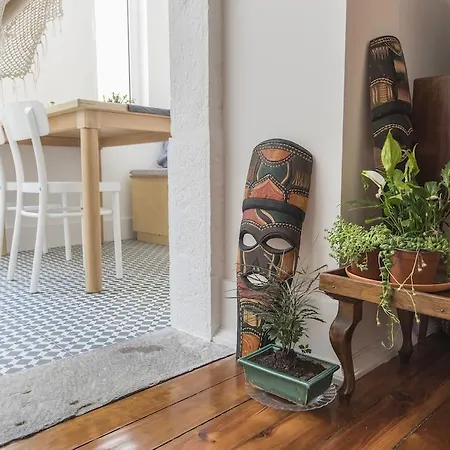 Apartment La La